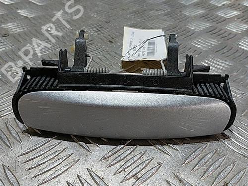 front-right-exterior-door-handle-audi-a4-b7-8ec-20-tdi-16v-8e0839207-2004-2005-2006-2007-2008-2009-21506048 main image