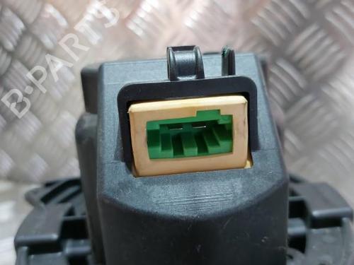 Used Heater blower motor Heater blower motor DACIA SANDERO II TCe 90 (B8M1, B8MA, B8AC) (90 hp) 21512249 21512249