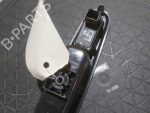 Used Right rear window switch Right rear window switch PEUGEOT 5008 (0U_, 0E_) 2.0 HDi 150 / BlueHDi 150 (150 hp) 25469060 25469060