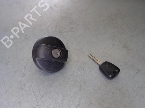 Używane Korek wlewu paliwa PEUGEOT 207 (WA_, WC_) 1.4 HDi (68 hp) 30813918