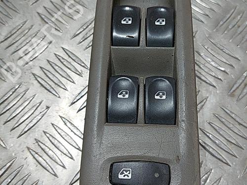 Used Left front window switch Left front window switch RENAULT CLIO III (BR0/1, CR0/1) 1.5 dCi (BR17, CR17) (86 hp) 21504635 21504635