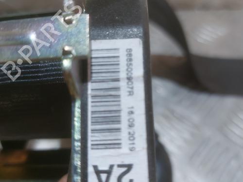 rear-center-seatbelt-renault-zoe-bfm_-2012-24467338 main image