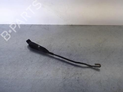 Used Front windshield wiper arm RENAULT RAPID Box Body/MPV (F40_, G40_) 1.9 D (F40R) (54 hp) 28690202