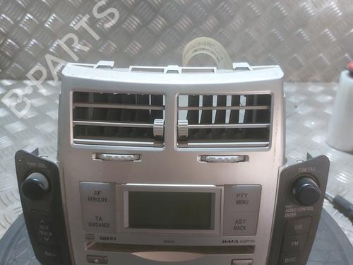 Autoradio TOYOTA YARIS (_P9_) 1.4 D-4D (NLP90_, NLP90R) (90 hp) 26578755