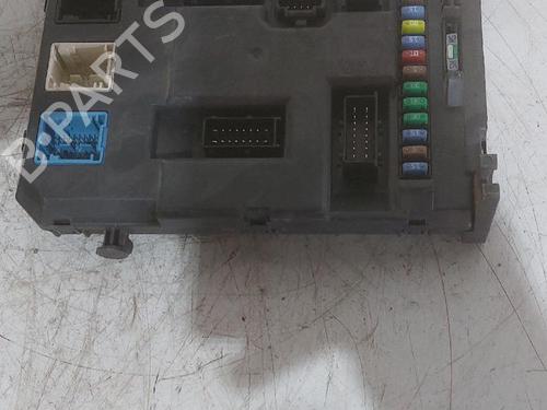 Used Fuse box Fuse box 33182726 33182726