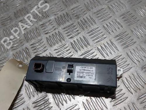 display-monitor-citroen-c4-ii-nc_-16-hdi-110-00006155jj-2009-21508399 main image
