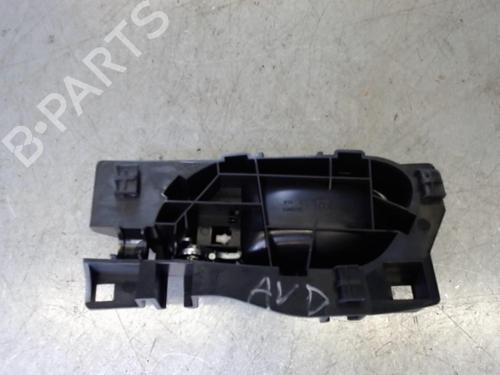 Używane Klamka wewnętrzna drzwi przednich prawych PEUGEOT 207 (WA_, WC_) 1.6 HDi (109 hp) 30813917