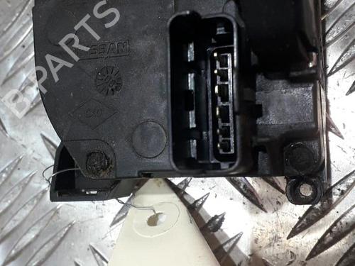 Fechadura trás direita RENAULT LAGUNA III (BT0/1) 2.0 dCi (BT07, BT0J, BT14, BT1A, BT1S) (131 hp) 21511460