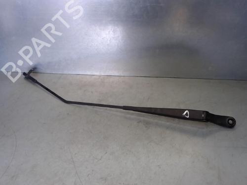 Używane Ramię wycieraczki przedniej szyby PEUGEOT 207 (WA_, WC_) 1.4 HDi (68 hp) 30813921