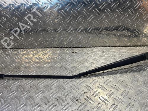 Used Front windshield wiper arm Front windshield wiper arm VW POLO IV (9N_, 9A_) 1.4 TDI (80 hp) 21515645 21515645