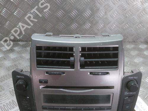 Used Radio Radio TOYOTA YARIS (_P9_) 1.4 D-4D (NLP90_, NLP90R) (90 hp) 23847697 23847697