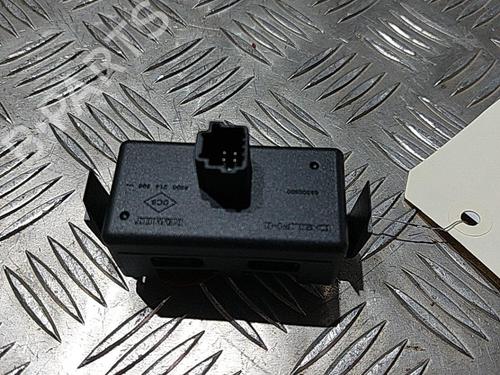 Used Warning switch Warning switch RENAULT MODUS / GRAND MODUS (F/JP0_) 1.6 (JP03, JP0B, JP0U, JP0Y, JP1G) (112 hp) 21514685 21514685