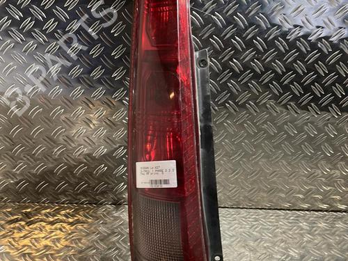 Used Left taillight NISSAN X-TRAIL I (T30) 2.2 dCi 4x4 (136 hp) 21515974