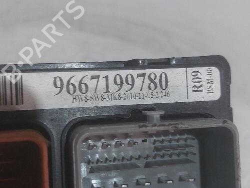 Used Fuse box Fuse box 33182727 33182727