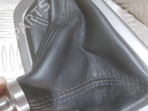 Used Shift knob Shift knob FORD FOCUS III 1.6 TDCi (115 hp) 25813741 25813741