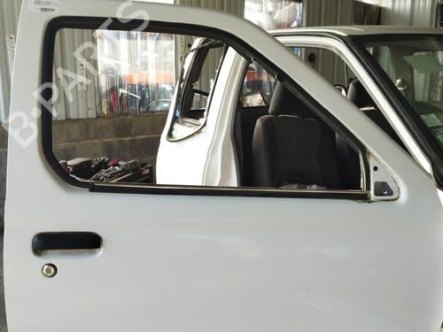 right-front-door-nissan-np300-pickup-d22-25-dci-4x4-h0100vk9am-2008-21504742 main image