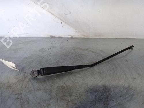 Used Front windshield wiper arm Front windshield wiper arm 30725543 30725543