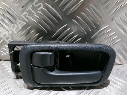 Venstre fortil invendig håndtag TOYOTA RAV 4 II (_A2_) 2.0 D 4WD (CLA20_, CLA21_, CLA20R, CLA21R) 6920630150B6