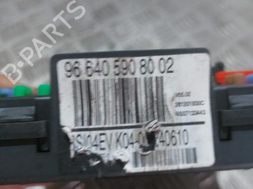 Used Fuse box Fuse box 24440252 24440252