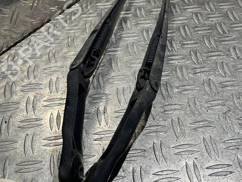 Used Front windshield wiper arm OPEL MERIVA A MPV (X03) 1.7 CDTI (E75) (100 hp) 21515826