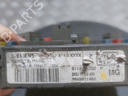 Used Fuse box Fuse box 26498620 26498620