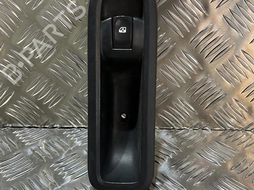 Used Switch Switch RENAULT CLIO III (BR0/1, CR0/1) 1.5 dCi (C/BR0G, C/BR1G) (68 hp) 21515786 21515786