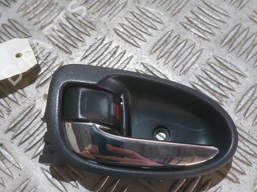 Used Front left interior door handle TOYOTA YARIS (_P9_) 1.4 D-4D (NLP90_, NLP90R) (90 hp) 23847715