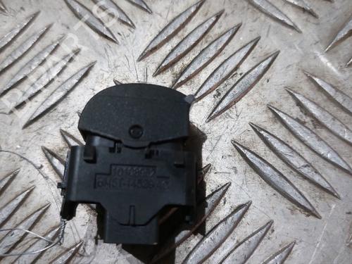 Used Right front window switch Right front window switch FORD FOCUS III 1.6 TDCi ECOnetic (105 hp) 21509578 21509578