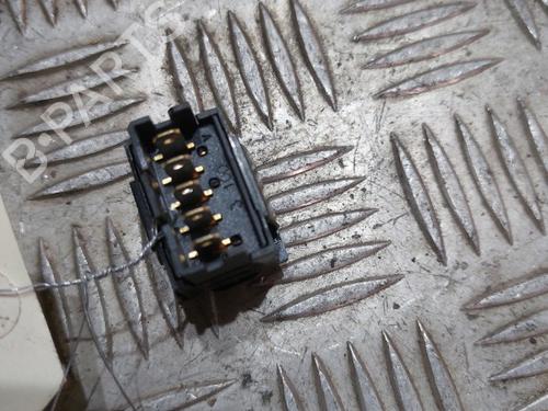 Used Right front window switch Right front window switch CITROËN XSARA (N1) 1.6 16V (109 hp) 21504895 21504895