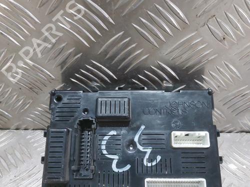 Used Fuse box Fuse box RENAULT CLIO III (BR0/1, CR0/1) 1.5 dCi (C/BR0G, C/BR1G) (68 hp) 21505225 21505225