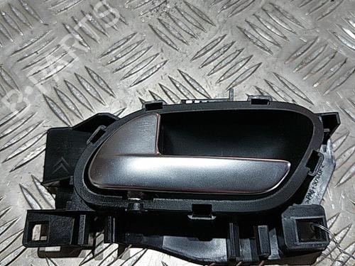 Venstre fortil invendig håndtag PEUGEOT 208 I (CA_, CC_) 1.6 HDi (92 hp) 21506229