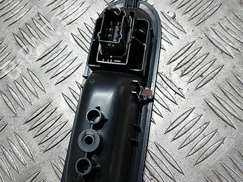 Used Right front window switch RENAULT CLIO III (BR0/1, CR0/1) 1.5 dCi (C/BR0G, C/BR1G) (68 hp) 21509067