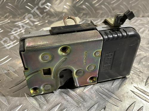 Vergrendeling links voor PEUGEOT 306 Hatchback (7A, 7C, N3, N5) 1.9 D (68 hp) 21515528