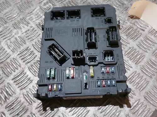 Used Fuse box PEUGEOT 206 Hatchback (2A/C) 1.1 i (60 hp) 21574502
