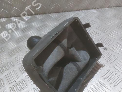 Used Shift knob Shift knob VW POLO IV (9N_, 9A_) 1.2 12V (64 hp) 24504631 24504631