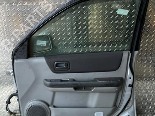 Portier rechts voor NISSAN X-TRAIL I (T30) 2.2 dCi 4x4 (136 hp) 21515689