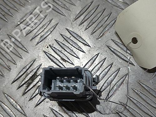 Used Right front window switch Right front window switch RENAULT CLIO III (BR0/1, CR0/1) 1.5 dCi (BR17, CR17) (86 hp) 21513304 21513304