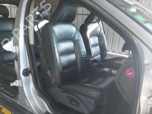 Used Right front seat Right front seat VOLVO XC70 II (136) D5 AWD (185 hp) 21512667 21512667