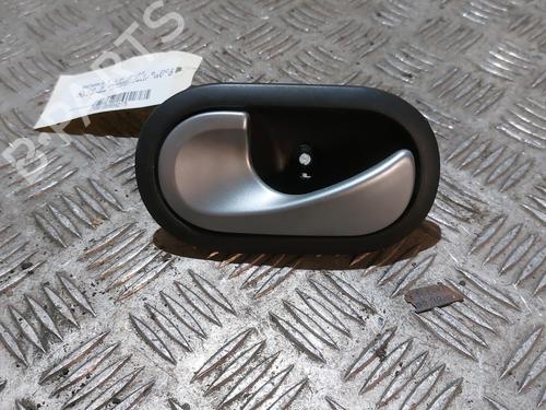 Used Front left interior door handle RENAULT CLIO III (BR0/1, CR0/1) 1.5 dCi (C/BR0G, C/BR1G) (68 hp) 21573720