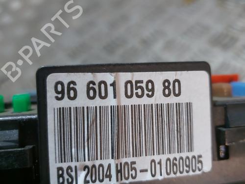 Used Fuse box Fuse box 22990613 22990613