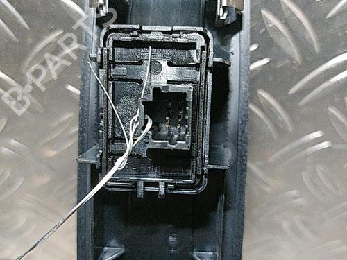 Used Right front window switch Right front window switch RENAULT SCÉNIC III (JZ0/1_) 1.5 dCi (110 hp) 21512920 21512920