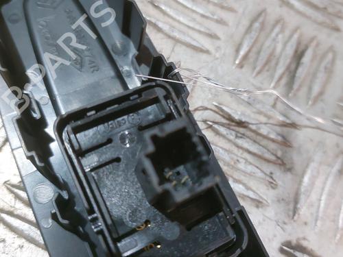 Used Right front window switch Right front window switch RENAULT MEGANE IV Hatchback (B9A/M/N_) 1.5 dCi 110 (B9A3) (110 hp) 23810546 23810546