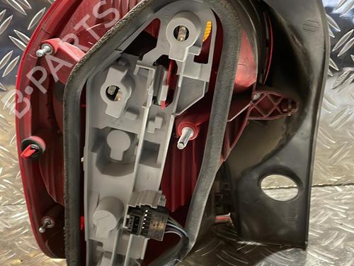 Used Right taillight Right taillight RENAULT MODUS / GRAND MODUS (F/JP0_) 1.2 (JP0C, JP0K, FP0C, FP0K, FP0P, JP0P, JP0T) (75 hp) 27674613 27674613
