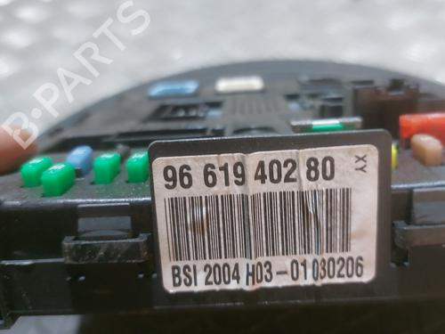 Used Fuse box Fuse box 27587081 27587081