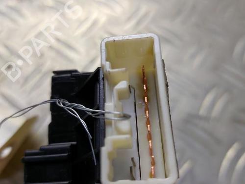 Used Switch Switch TOYOTA RAV 4 II (_A2_) 2.0 D 4WD (CLA20_, CLA21_, CLA20R, CLA21R) (116 hp) 21508688 21508688