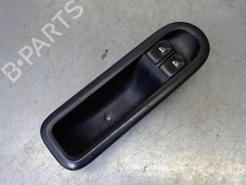 Interrupteur de vitre avant gauche RENAULT CLIO III (BR0/1, CR0/1) 1.5 dCi (C/BR0G, C/BR1G) (68 hp) 29027932