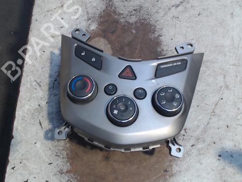 Used Climate control CHEVROLET AVEO Hatchback (T300) 1.3 D (95 hp) 21943724