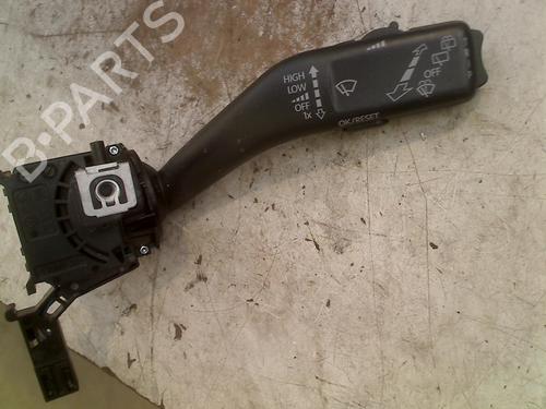 Used Steering column stalk VW GOLF VI (5K1) 1.2 TSI (86 hp) 21932619