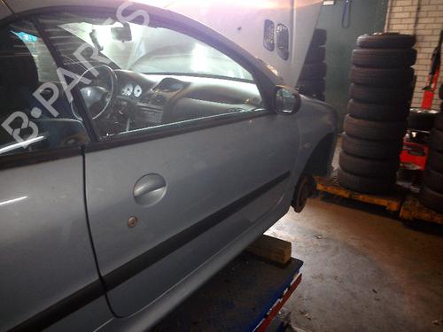 Used Right front door PEUGEOT 206 CC (2D) 1.6 16V (2DNFUF, 2DNFUR) (109 hp) 21906053