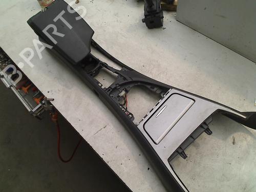 Used Armrest / Center console BMW 1 (E81) 120 i (156 hp) 21914679